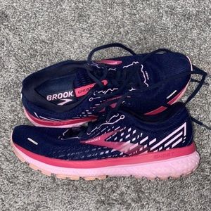 Women’s 8.5 ghost brooks!